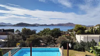 Tilkicik Koyu Yalıkavak'ta Muhteşem Özel Plajlı Villa
